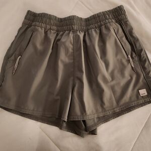 Vuori Dash Shorts Medium Pistachio